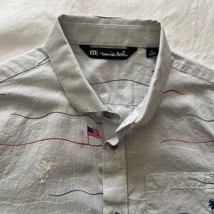 Travis Mathew Youth star spangled banner button down (size medium)